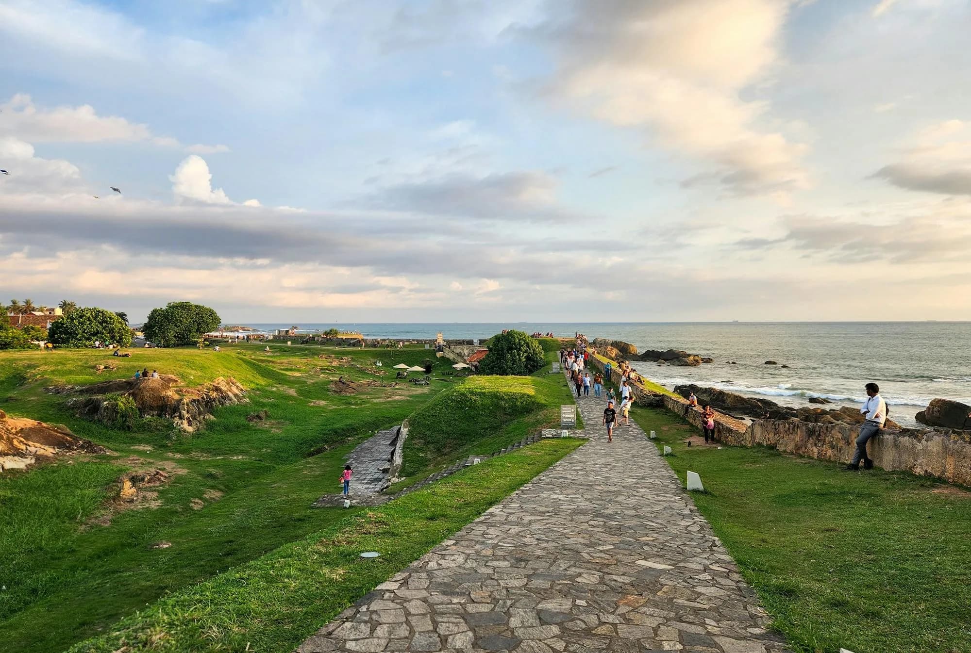 Festungswall von Galle mit Meer im Hintergrund