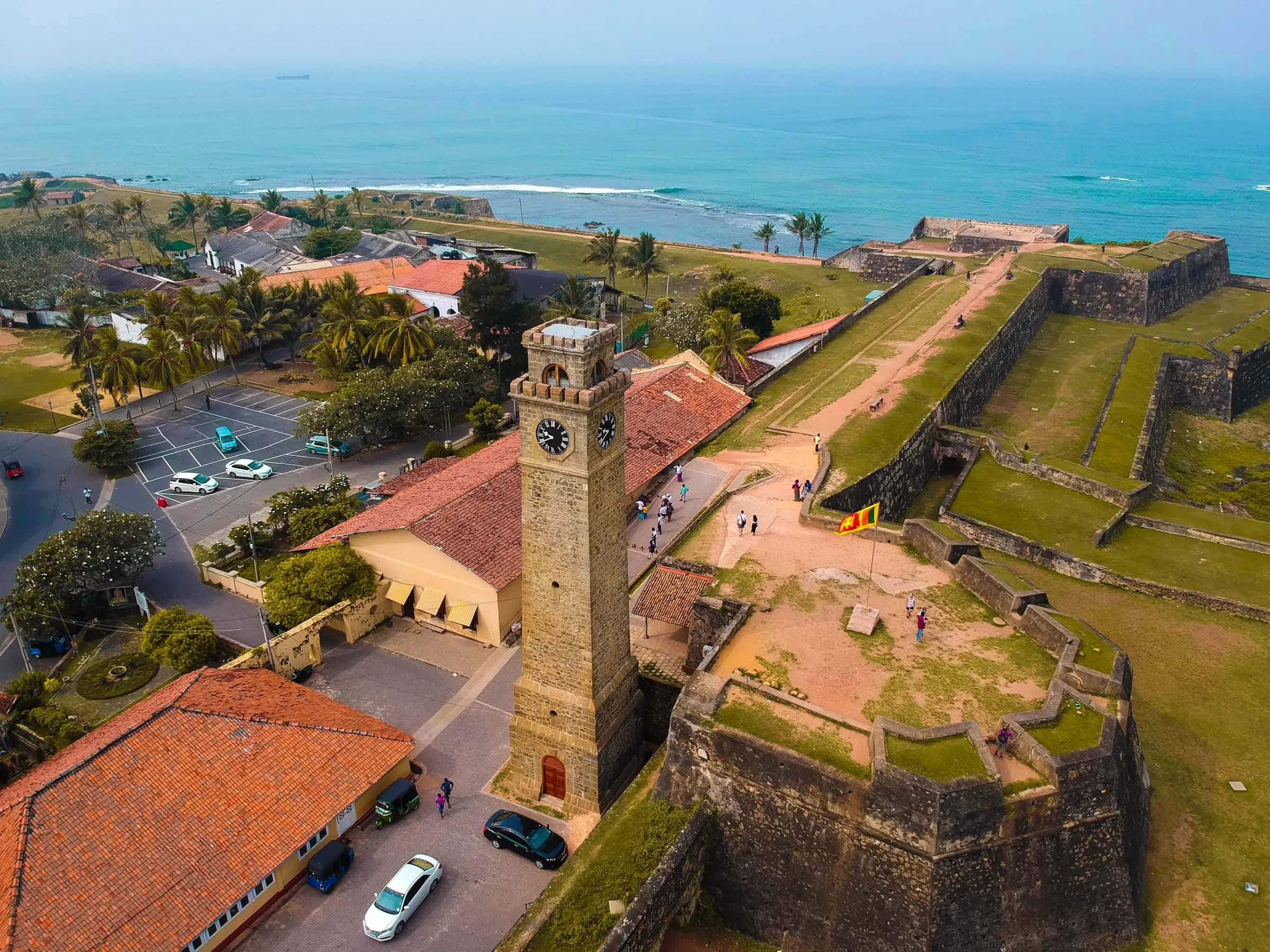 Galle Fort in Sri Lanka von oben – Uhrturm und Festungsmauern, Station jeder Sri Lanka Rundreise